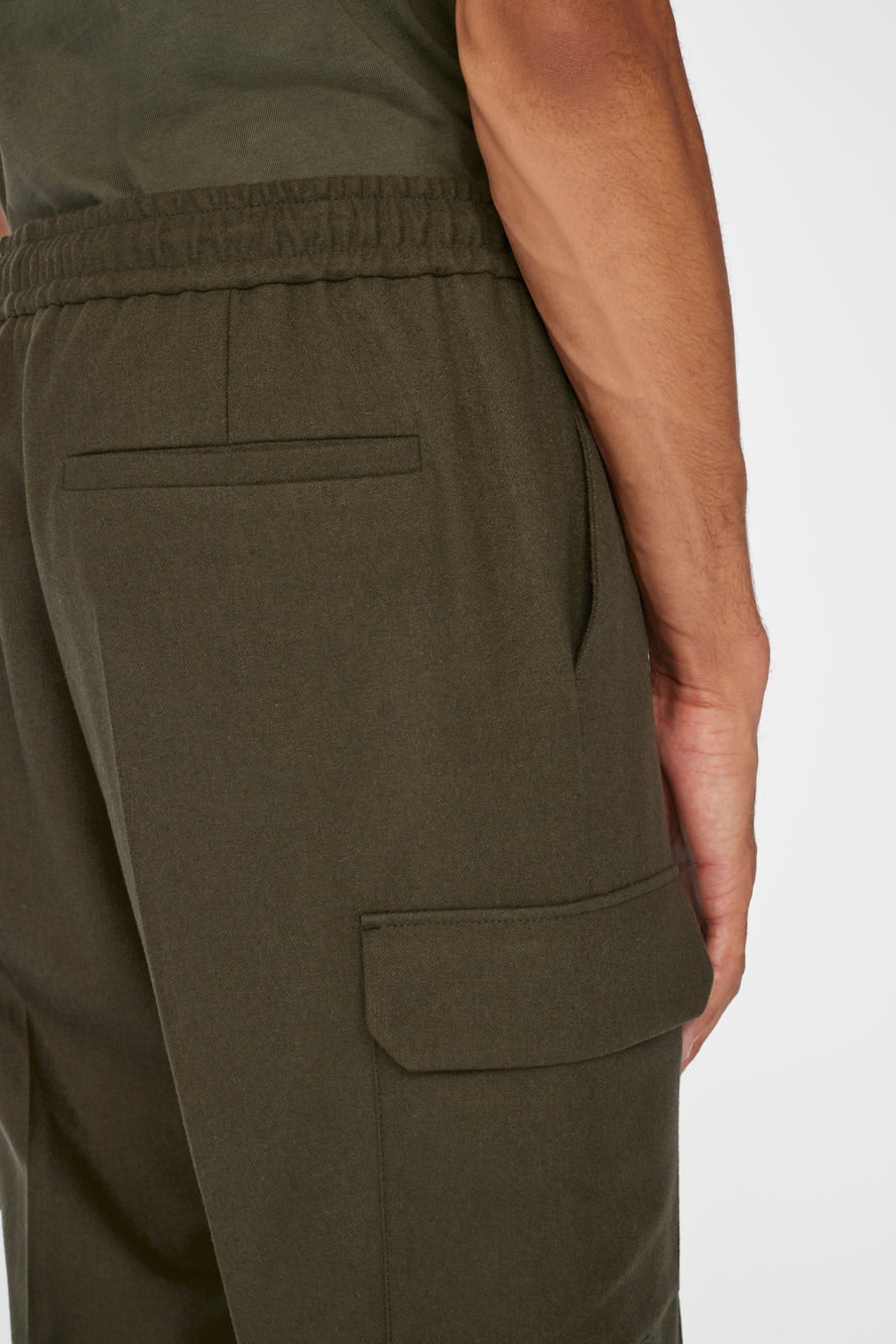 cargo back and side pocket view alt:size alt:fit2